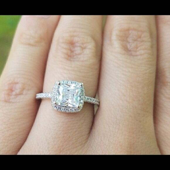 Beautiful Halo CZ Diamond Ring - Picture 3 of 3